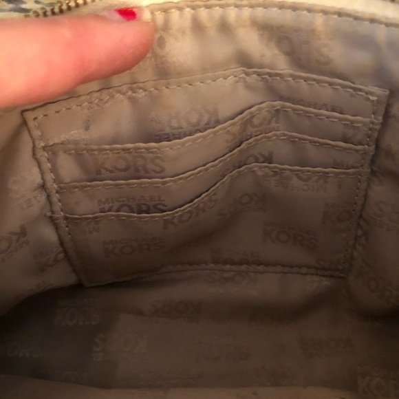 Michael Kors leather make up bag or wristlet W/strap has pockets for cards - Picture 6 of 14